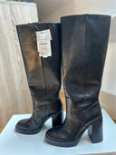 Bottes hautes noires pointues